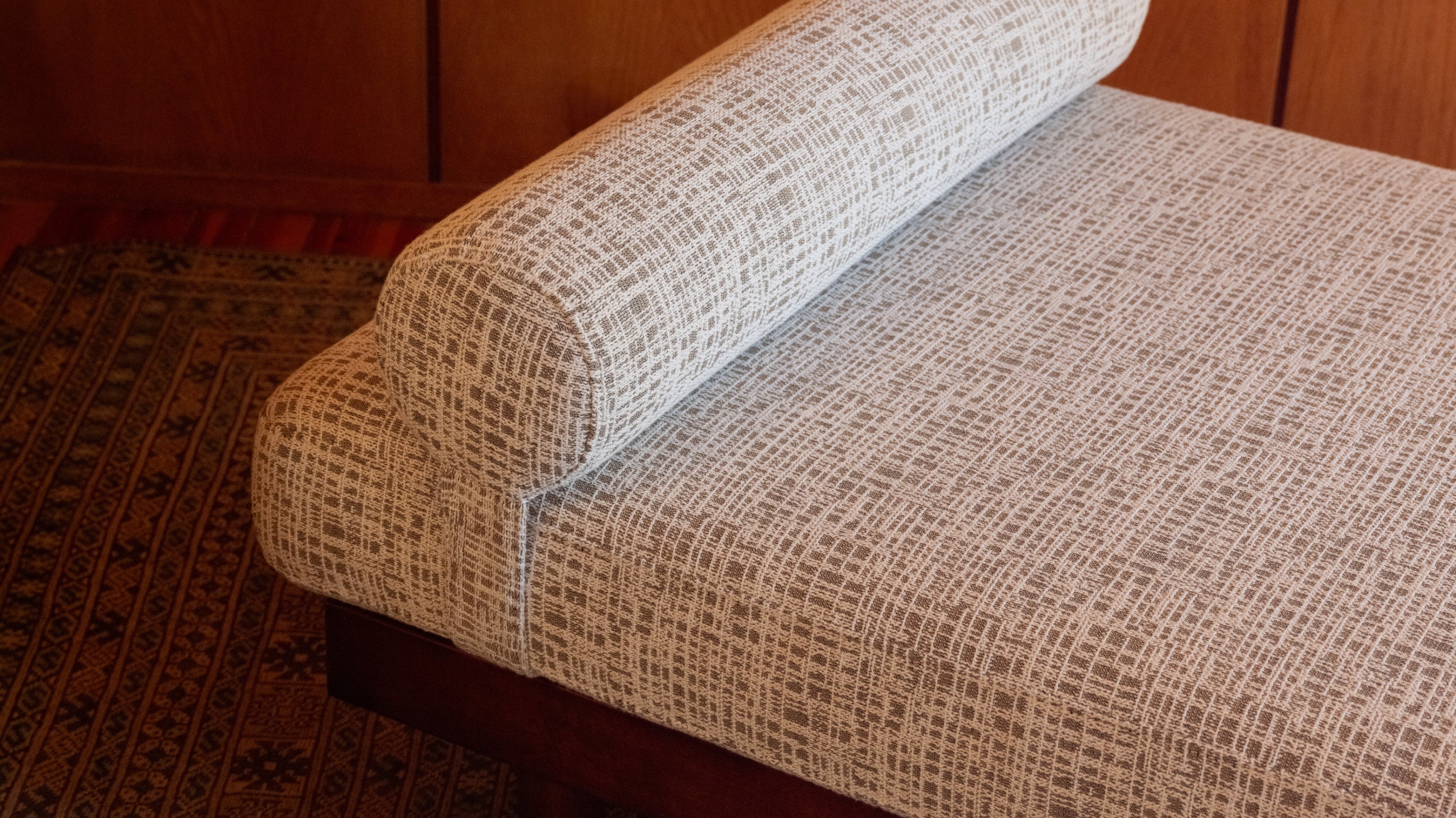 Doze Off Daybed, Bark