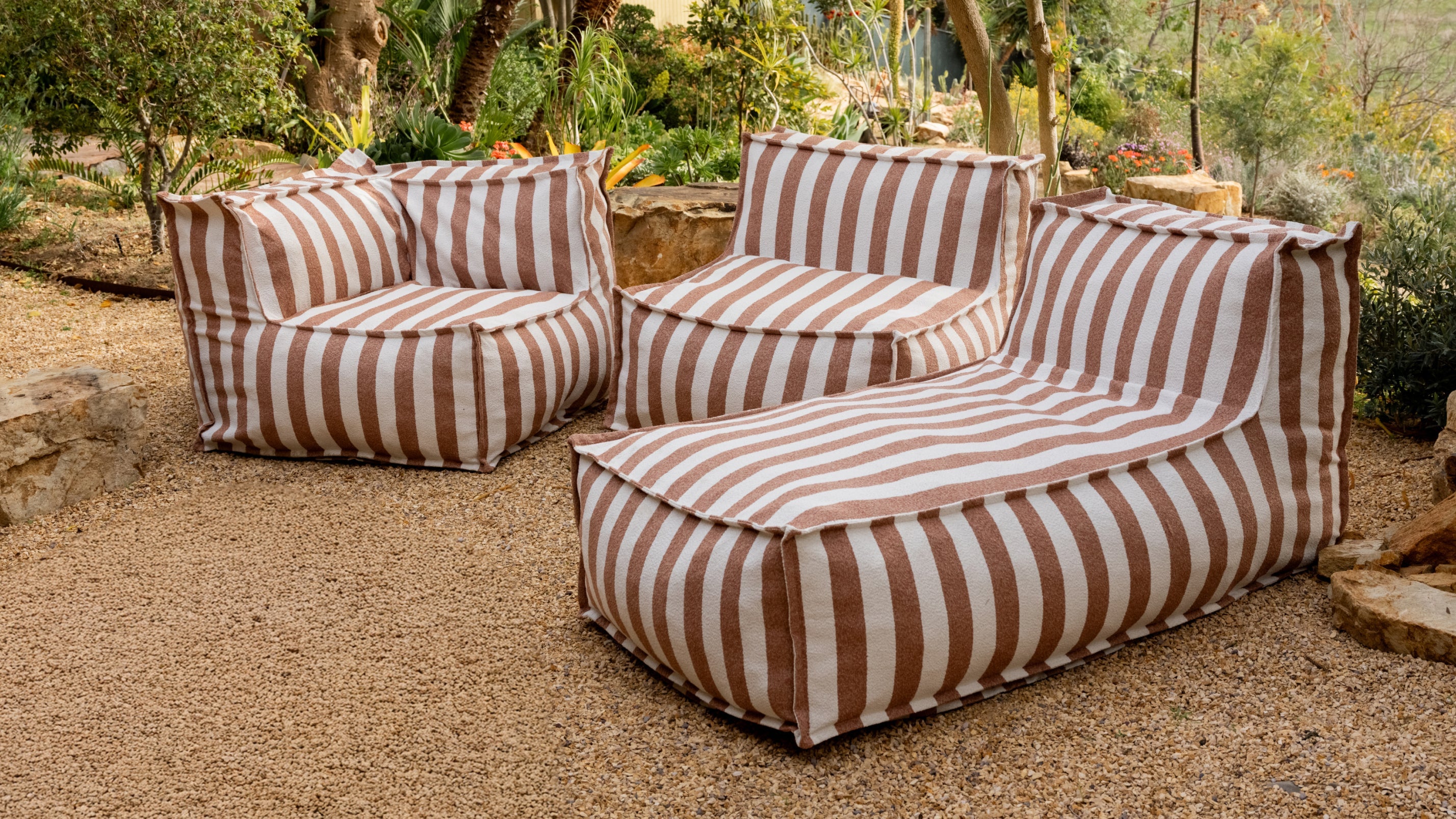 Make Waves Outdoor Corner Chair, Gull