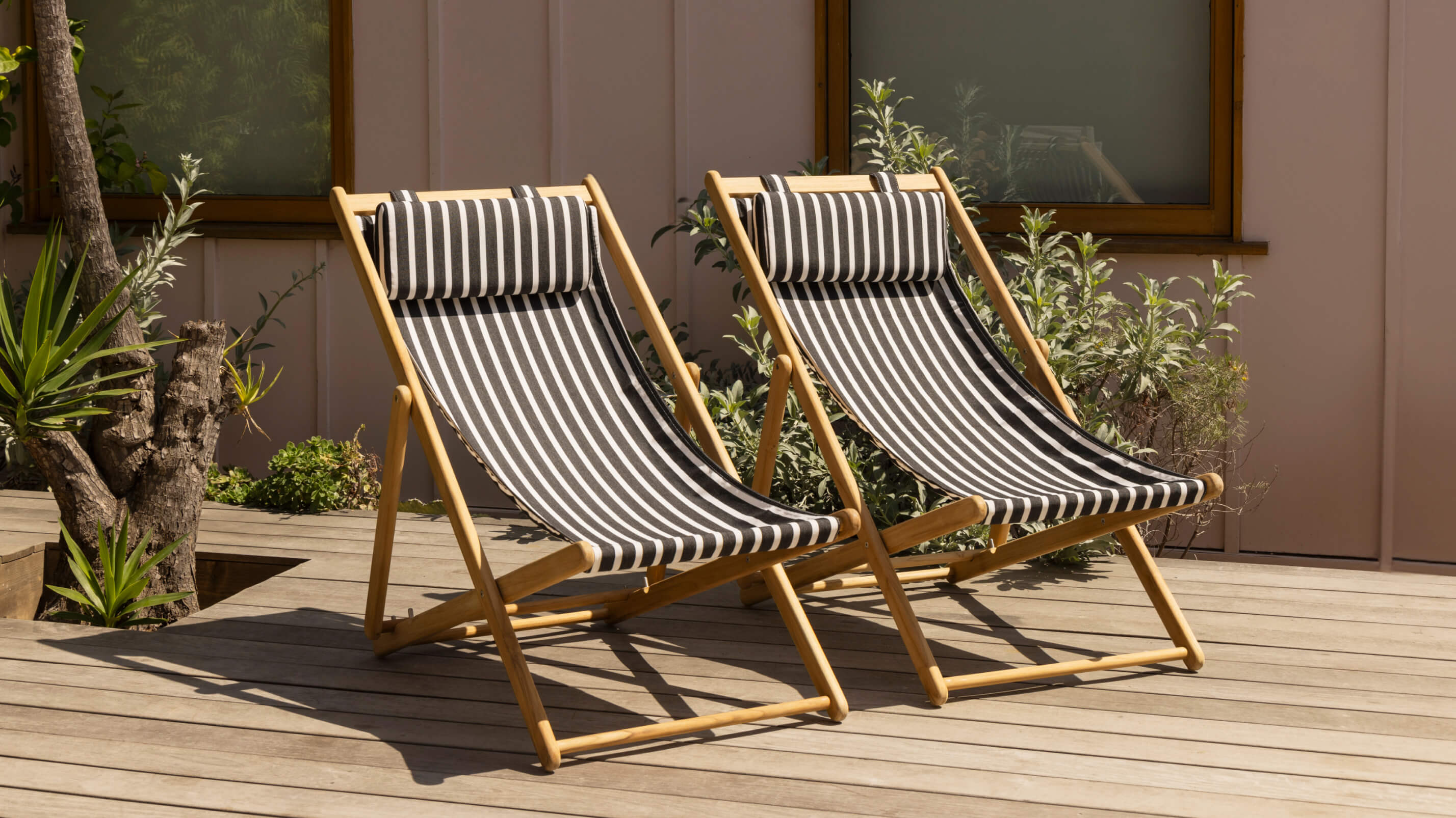 Settle In Outdoor Patio Chair, Large, Black Sand