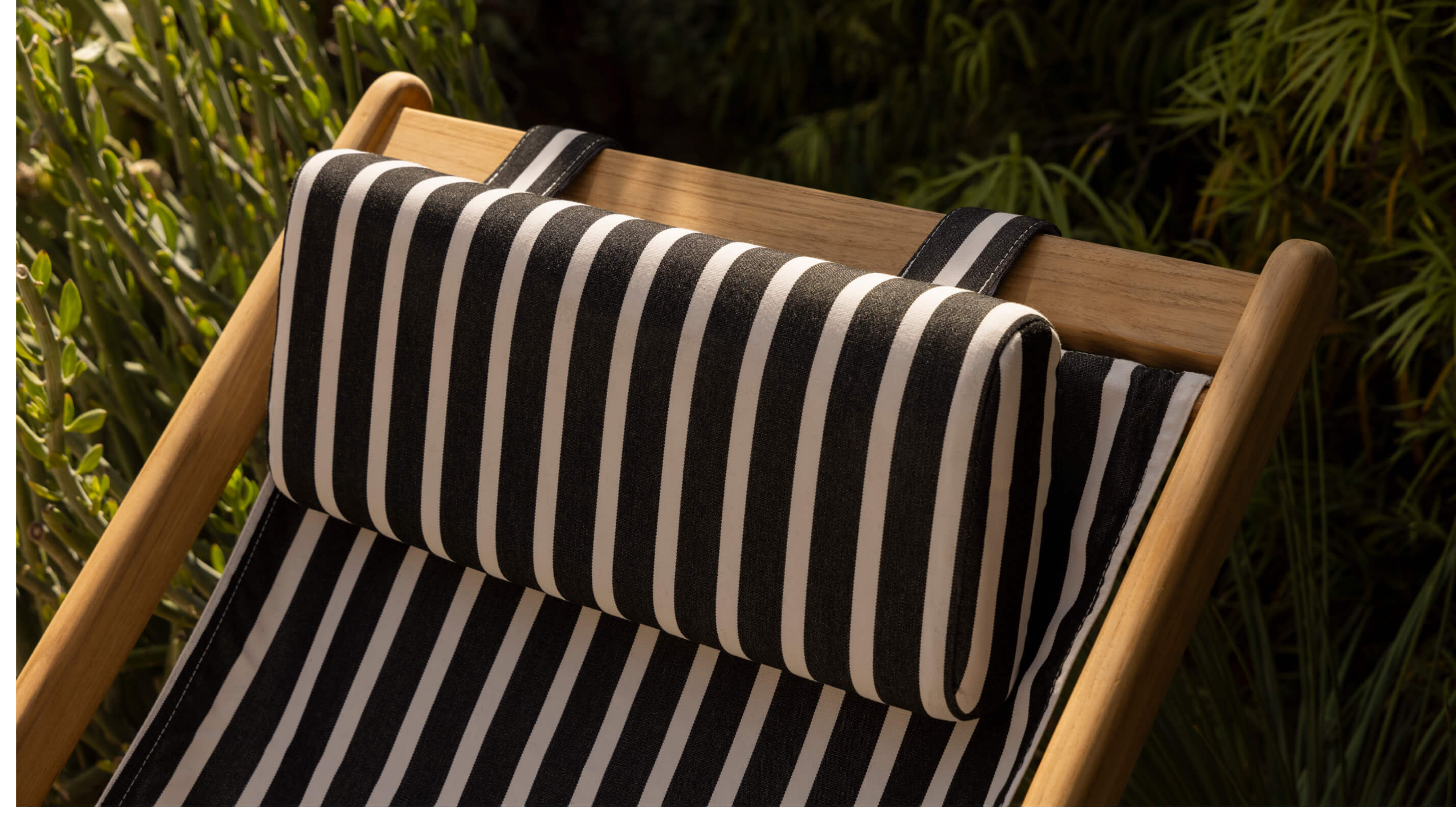 Settle In Outdoor Patio Chair, Large, Black Sand