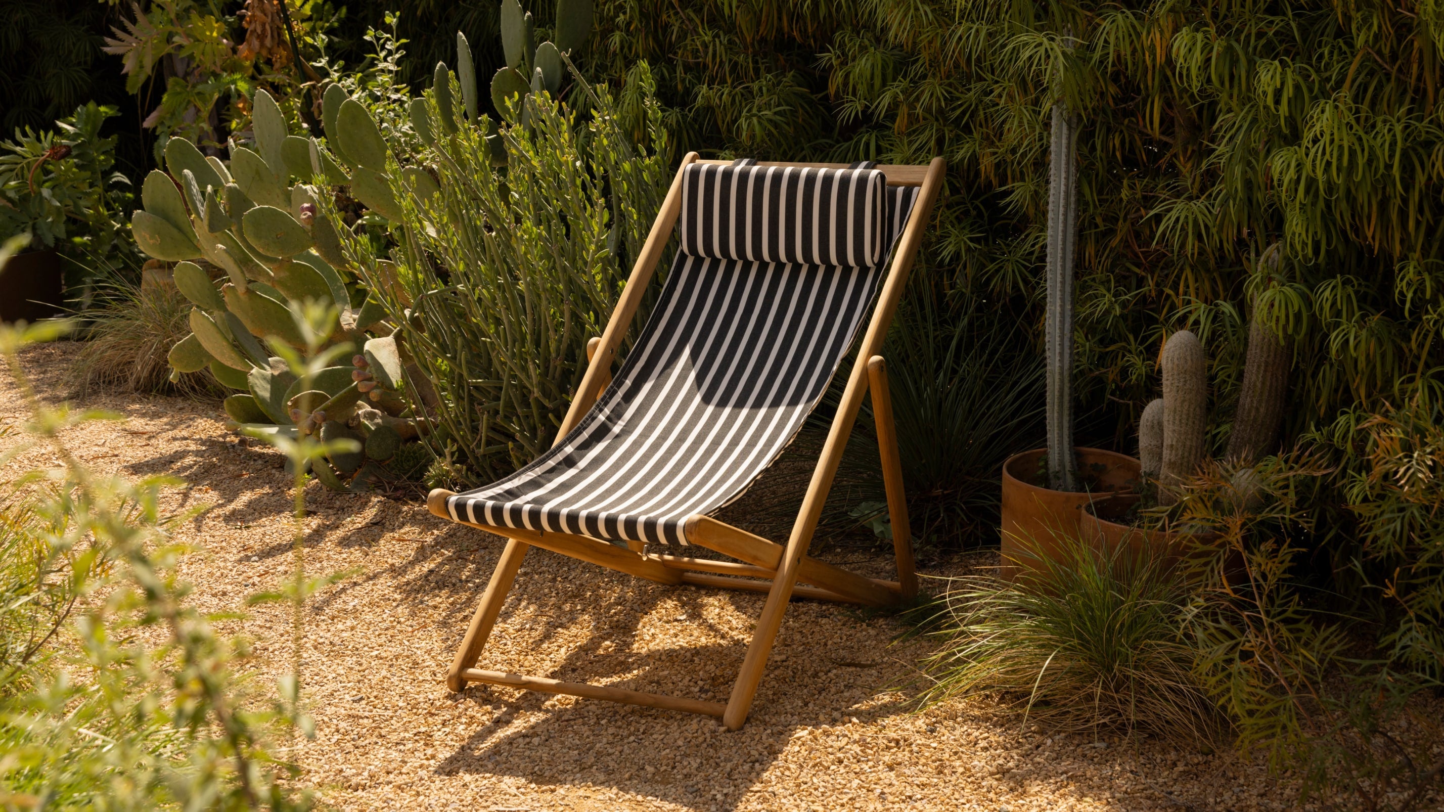 Settle In Outdoor Patio Chair, Large, Black Sand