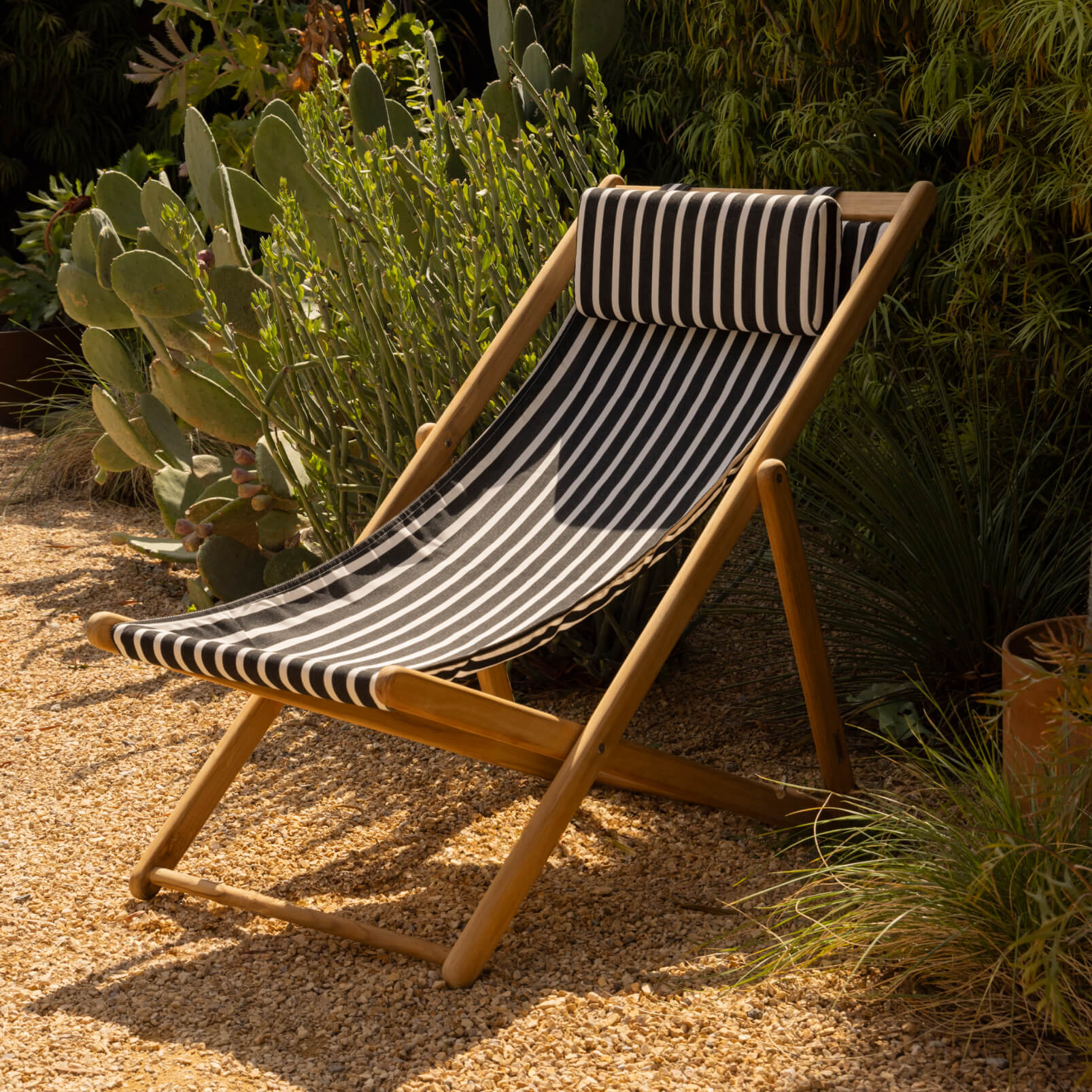 Settle In Outdoor Patio Chair, Large, Black Sand