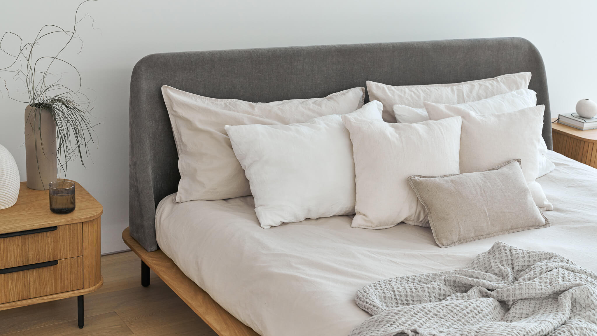 Easy Edge Bed, Queen, White Oak
